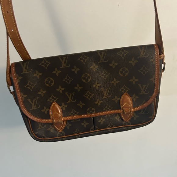Louis Vuitton Brown Monogram Shoulder Bag - Picture 1 of 10